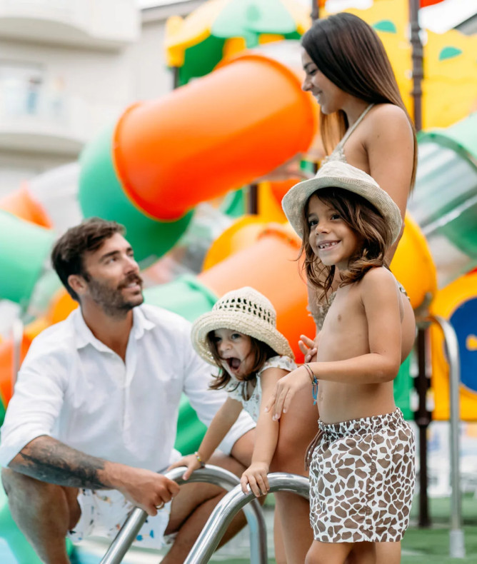 media.Slide-Acquascivoli-CFH-Cervia-Village